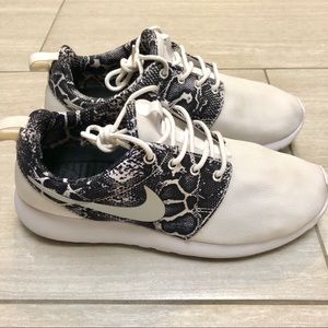 Nike women’s sneakers US 6.5